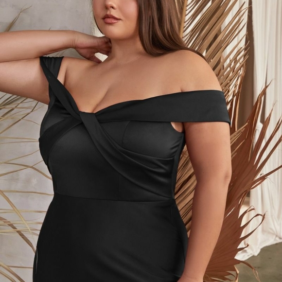 COPY - Plus size emerald, black, yellow, burgundy, blue, off shoulder formal dr… - Picture 3 of 10